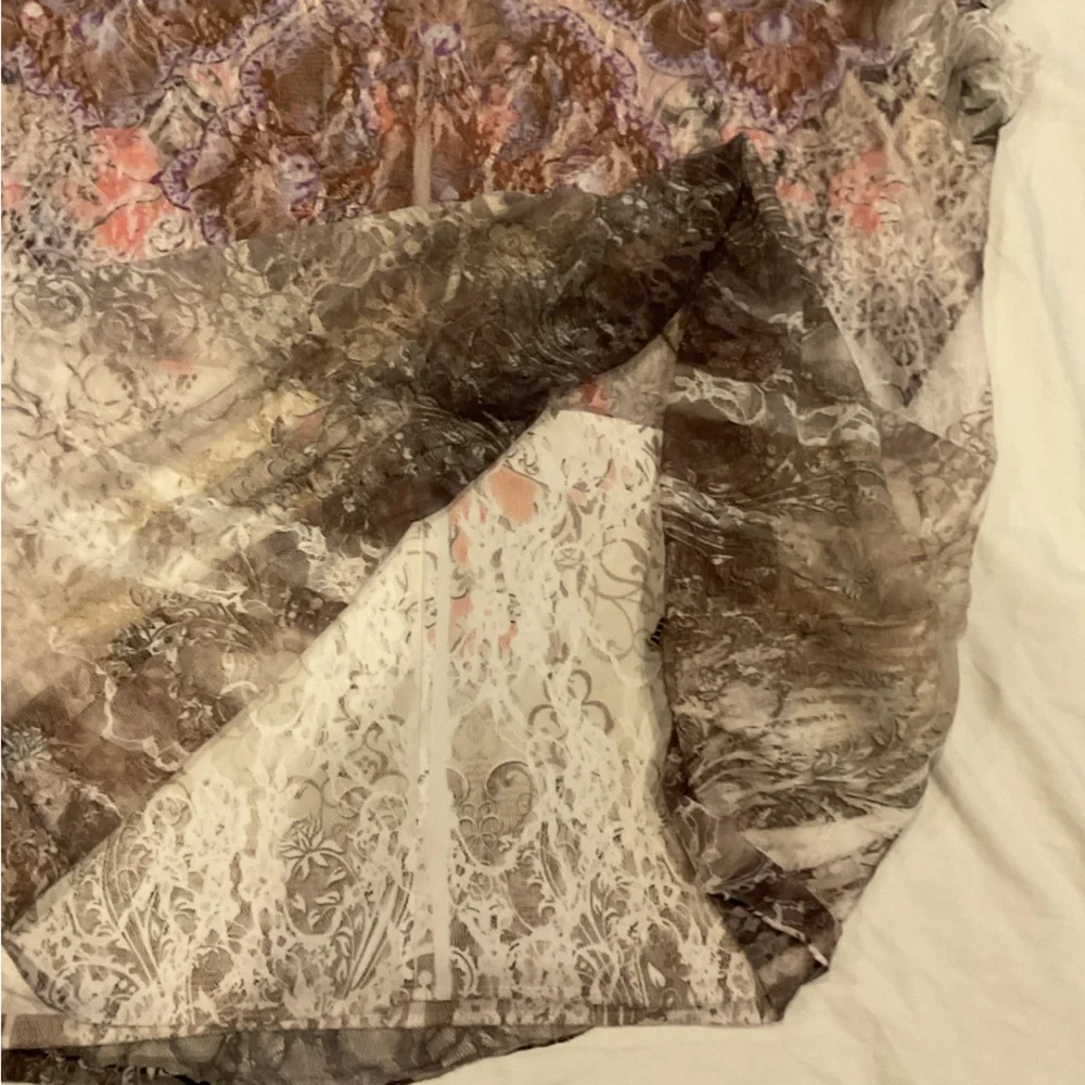 Brittany Black Brown Graphic Fitted Blouse with Peter Pan Collar - Picture 4 of 5